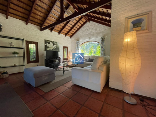 Casa En Rincón Del Indio, 3 Dormitorios Y Gran Jardín- Ref: 1513