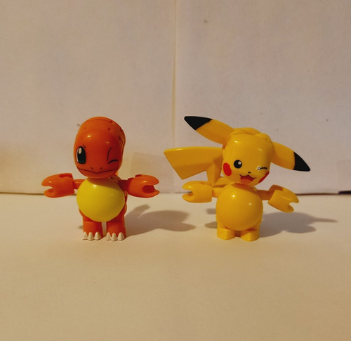 Pokemon Megaconstrux Pikachu Y Charmander (Usado)
