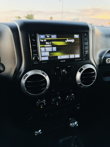 Jeep Wrangler 3.6 3p Sahara V6 4x4 At