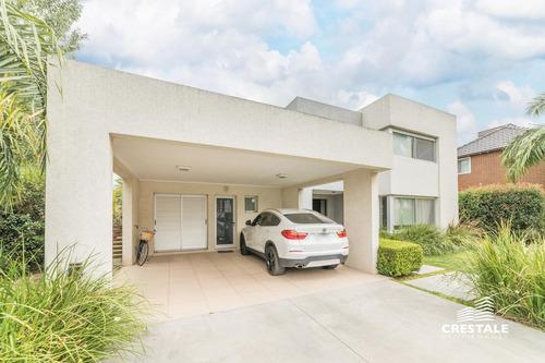 Imagen 3 de 30 de Importante Casa 2 Plantas. 3 Dormitorios En Venta. Piscina, Parque - Cadaques (funes Hills)