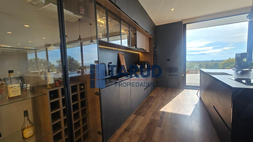Espectacular Casa Nueva De 395 M2 En Nogales, Machalí