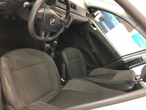 Imagen 10 de 14 de Volkswagen Gol 2017 1.6 Trendline Mt 4 P