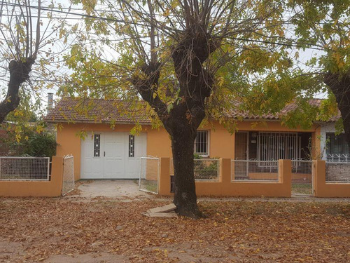 Casa En Venta, 3 Ambientes, Lujan, Barrio La Capilla