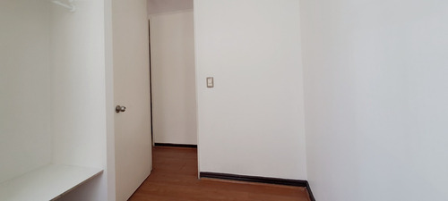 Dpto. En Venta De 3 Dormitorios, 1 Baño, Independencia.
