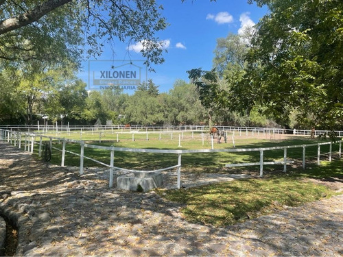 Rancho Privilegiado Con 2 Pozos Y Bella Ecología. 10 Caballerizas, Potreros, Lago, Invernaderos, Cancha De Frontón, Instalaciones Diversas Para Animales. Y Casa Campestre Con 3 Recámaras.