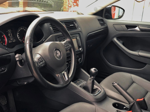 Vento 2.5 Luxury - Manual - Llantas 18 - Permuto/financio