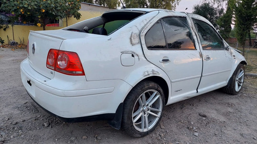 Par De Bocinas Traseras Vw Jetta A4 Clasico 2012,c2008-2015 Negro (Usado)