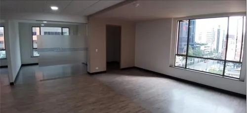 Oficina En Arriendo En Los Rosales. Cod A1038397