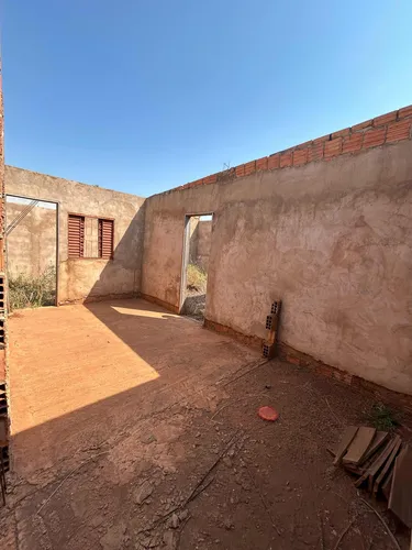 2 Salões Comercial E 1 Kitnet No Fundo