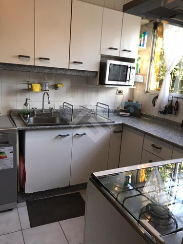 Casa En Venta De 5 Dorm. En Ñuñoa