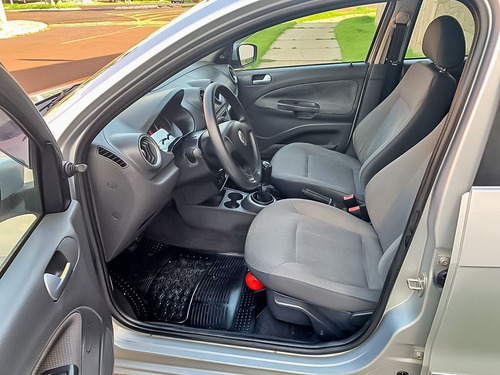 Imagem 4 de 11 de Volkswagen Voyage 1.0 Mi 8v