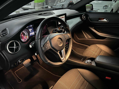 Mercedes-Benz Classe GLA 1.6 Advance Turbo Flex 5p