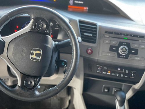 Imagem 8 de 11 de Honda Civic 2013 1.8 Lxl Flex Aut. 4p
