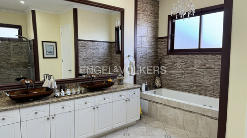 Venta Espectacular Casa En Mitrinhue