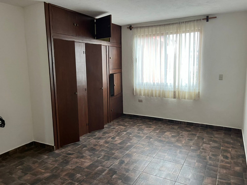 Amplia Casa En Privada Segura