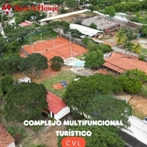 Carlos Colmenarez Flex 24-15838 Vende  Granja De 8,000 Metros Cuadrados, Ubicada En Zona Montaã±osa, Esta Propiedad Cuenta Con Dos Canchas De Tenis De Arcilla De Medidas Reglamentarias