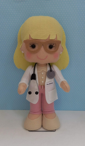 Medica Loira De Feltro - Decoração Presente Com 20 Cm