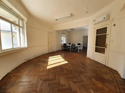 Imagen 11 de 21 de Estudio De 3 Oficinas / Área De Trabajo / Sala De Firmas / San Nicolas / Venta
