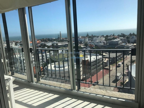 Apartamento En Península 2 Dormitorios Con Vista Al Puerto- Ref: 11653