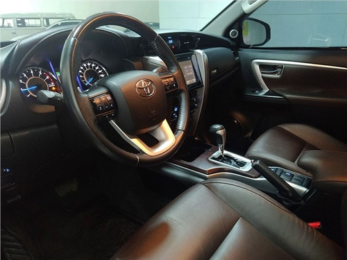Imagem 4 de 14 de Toyota Hilux Sw4 2.7 Srv 7 Lugares 4x2 16v Flex 4p Automátic