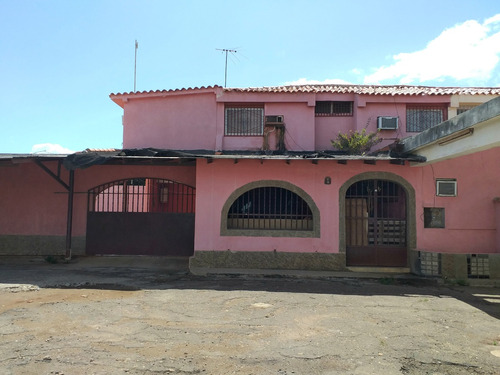 03p Casa Quinta Con Amplio Estacionamiento Lista