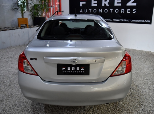 Nissan Versa 1.6 Acenta A/t Nafta 2014 Color Gris Impecable!