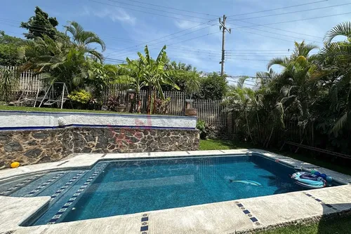 Casa En Esquina Con Acceso A Dos Calles, Alberca Y Vista Panorámica En Las Brisas, Temixco, Morelos