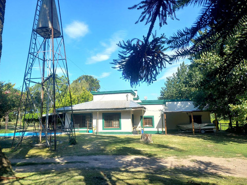 Terreno De 44.100m2 Con Casa Principal, De Casero, Quincho Y Caballerizas