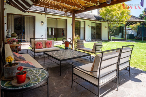 Casa En Venta De 5 Dorm. En Vitacura
