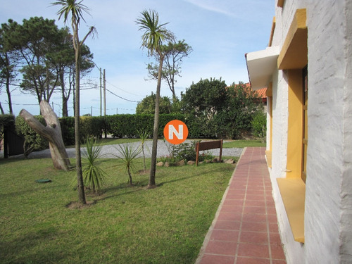 Casa En Venta Y Alquiler, Pinares, Punta Del Este, 4 Dormitorios.- Ref: 208042