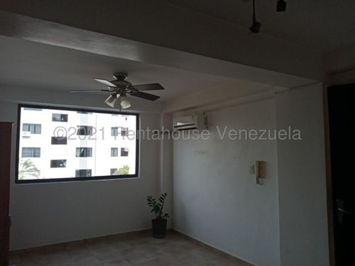 Imagen 2 de 14 de Gustavo Zavala Rentahaouse 22-8981