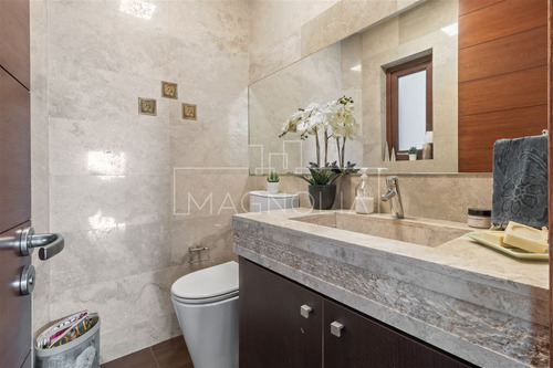 Casa En Arriendo De 5 Dorm. En Colina