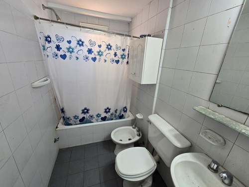 Departamento Venta De Tres Ambientes Con Balcón Al Frente - Apto Crédito