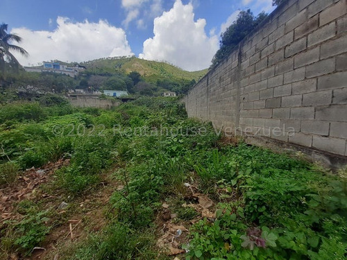 En San Juan De Los Morros Terreno En Venta Urb Las Palmas Db 24-17362