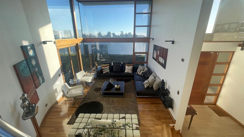 Casa En Venta De 5 Dorm. En Concón