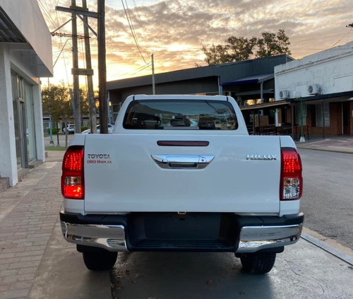 Imagen 3 de 15 de Toyota Hilux D/cabina 2.8 Tdi Sr 4x4 0km My2023 C/ Crucero