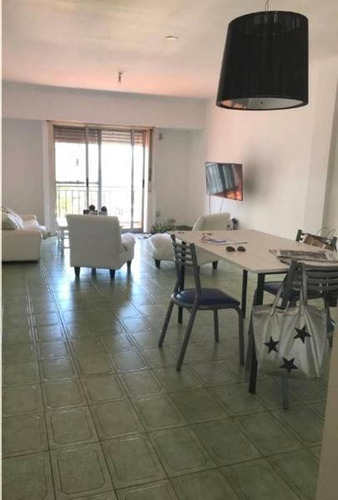 Imagen 2 de 4 de Venta Amplio Departamento Zona Centro