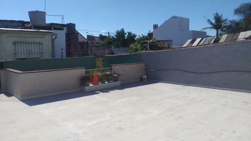 Ph En Venta - Caseros - 3 Amb, Patio Y Terraza. Sobre Avda. San Martín Al 3900, Caseros