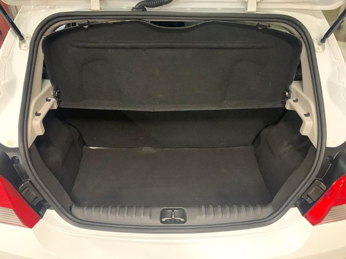 Imagem 14 de 14 de Chevrolet Onix 1.0 Ls 5p 2015/2015 Branco