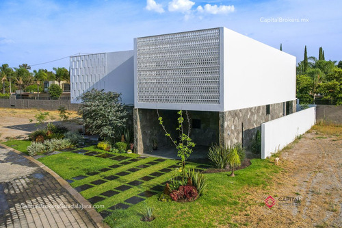Casa De Lujo En Venta Cerca De Olivos A 5 Minutos Del Tec Con Alberca San Acasio