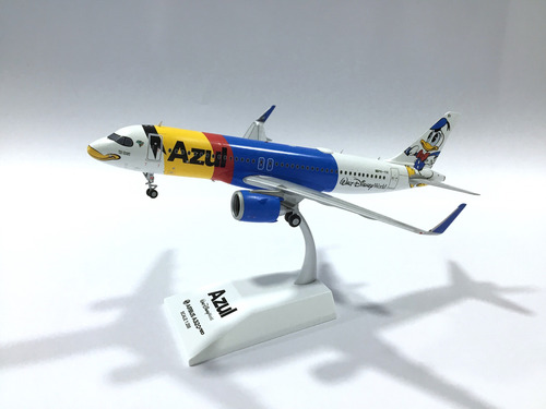 Avion A Escala, Azul, Pato Donald Nas Nuvens, Airbus A320neo