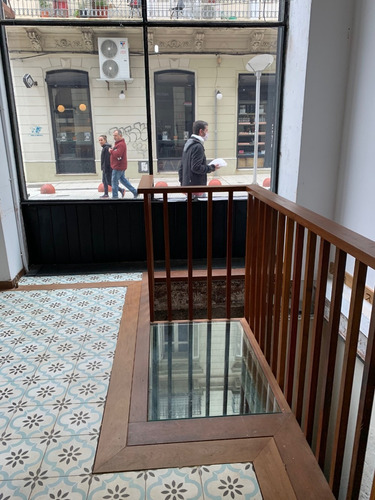 Imagen 5 de 12 de Local Comercial Sarandí Y Alzaibar - Ciudad Vieja
