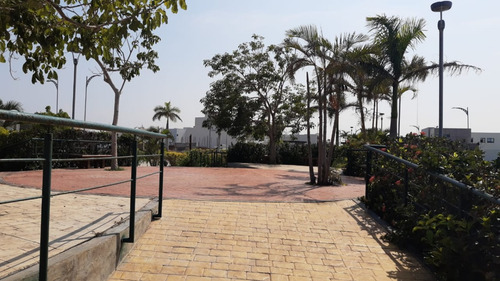 Casa En Venta En Veracruz. Con 4 Recamaras. Fracc. Las Palmas.