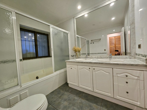 Arriendo Casa En Cond. Amoblada 5d6b Cam. Otoñal