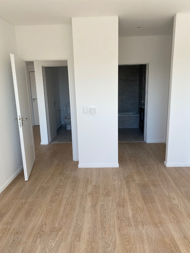 Imagen 2 de 14 de Departamento En Venta De 2 Amb Con Balcon Terraza En Almagro