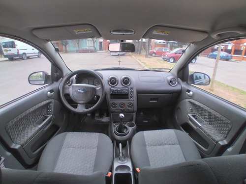 Imagen 11 de 12 de Ford Fiesta 1.6 Edge Plus 2004