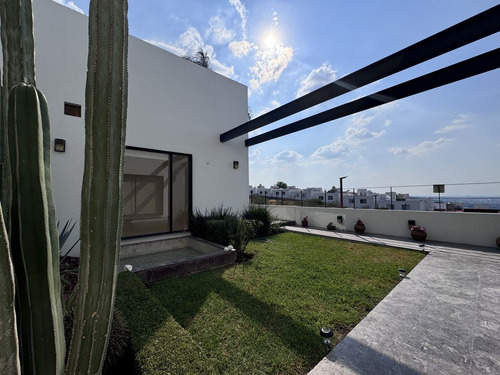Preciosa Casa En Venta En Los Cipreses Corregidora