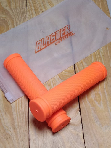 Imagen 1 de 3 de Puños Para Bicicleta Ontrail Blaster Colores Neón Naranja