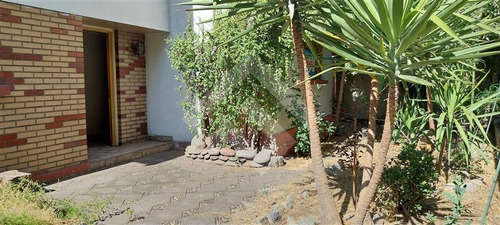 Casa En Venta De 5 Dorm. Plaza Ñuñoa