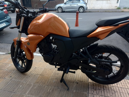 Moto Recién Remodelada Estéticamente Sin Daños En El Motor